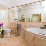 Arco Di Gallieno فندق مبيت وإفطار 4*