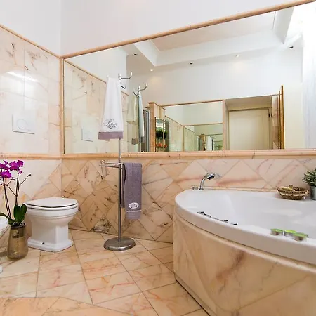 Arco Di Gallieno Bed & Breakfast *
