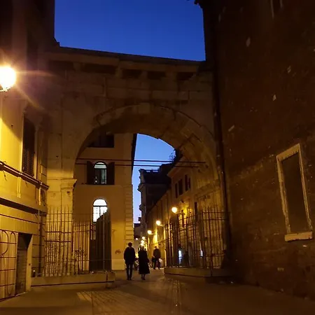 Arco Di Gallieno Couette-café